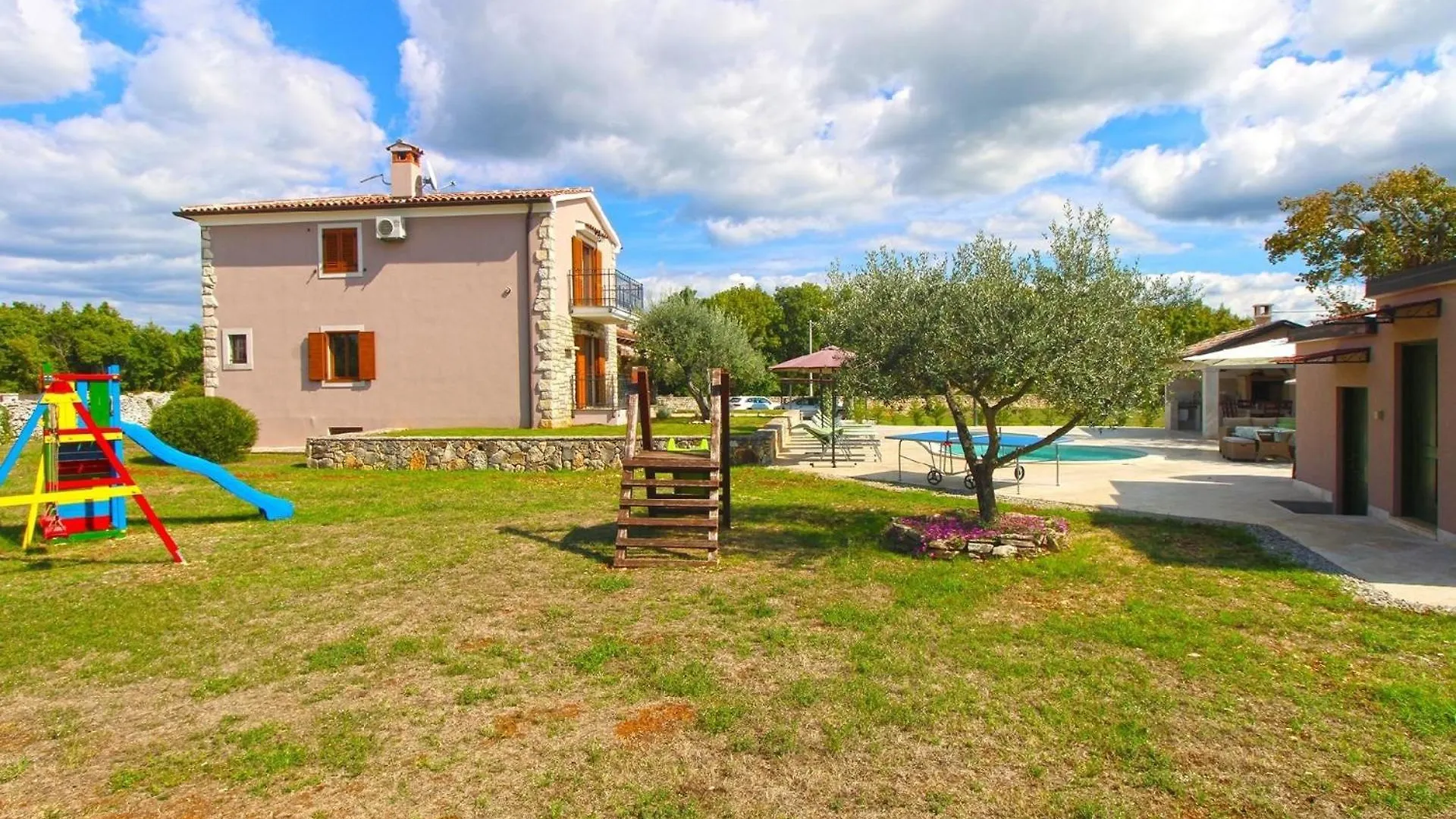 Ferienhaus Mit Privatpool Fuer 8 Personen Ca 250 Qm In Radetici, Istrien Binnenland Von Istrien Tinjan Holiday home